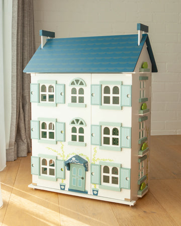 Saint Germaine Belle Mansion Doll house