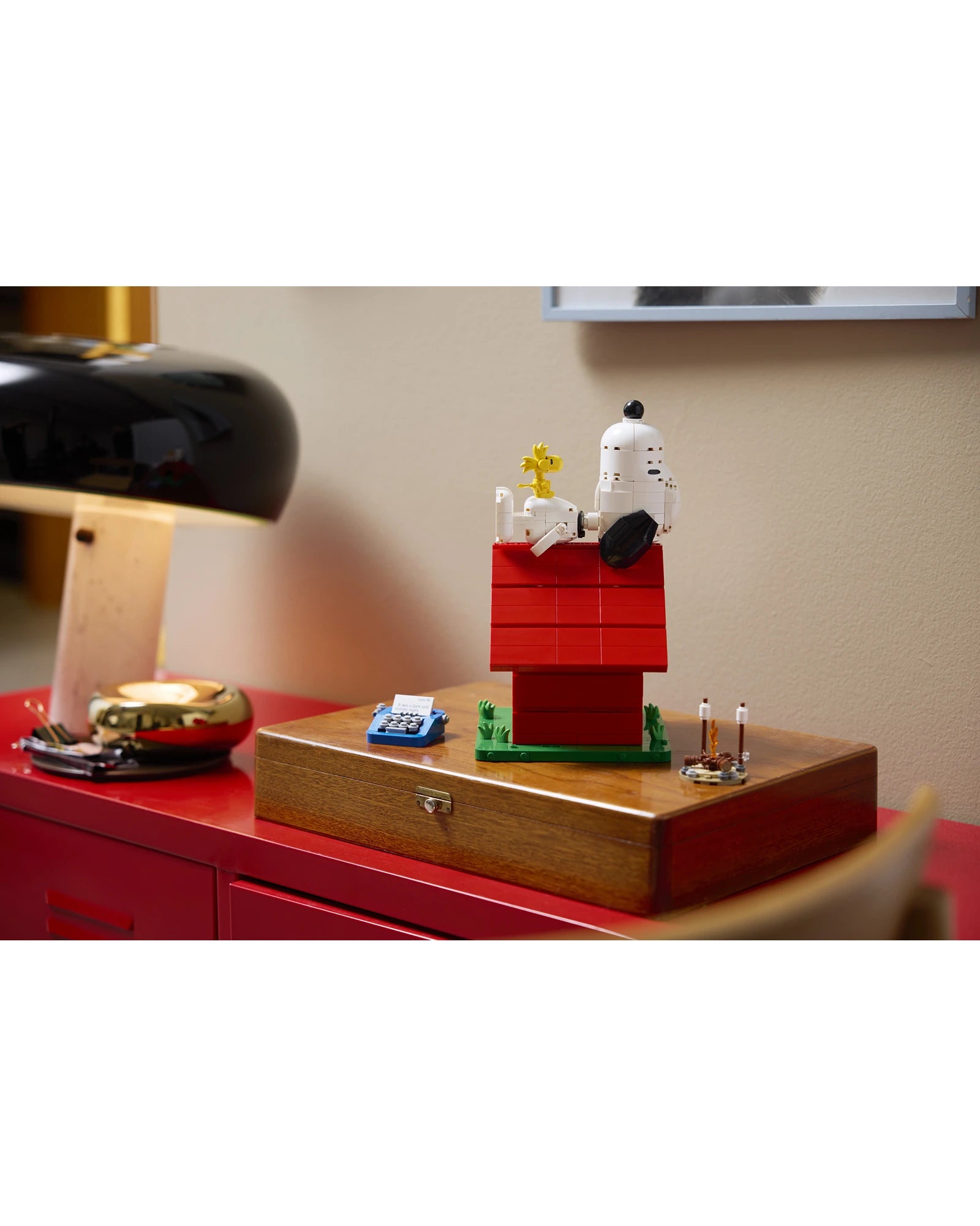 21368 Peanuts: Snoopys Doghouse