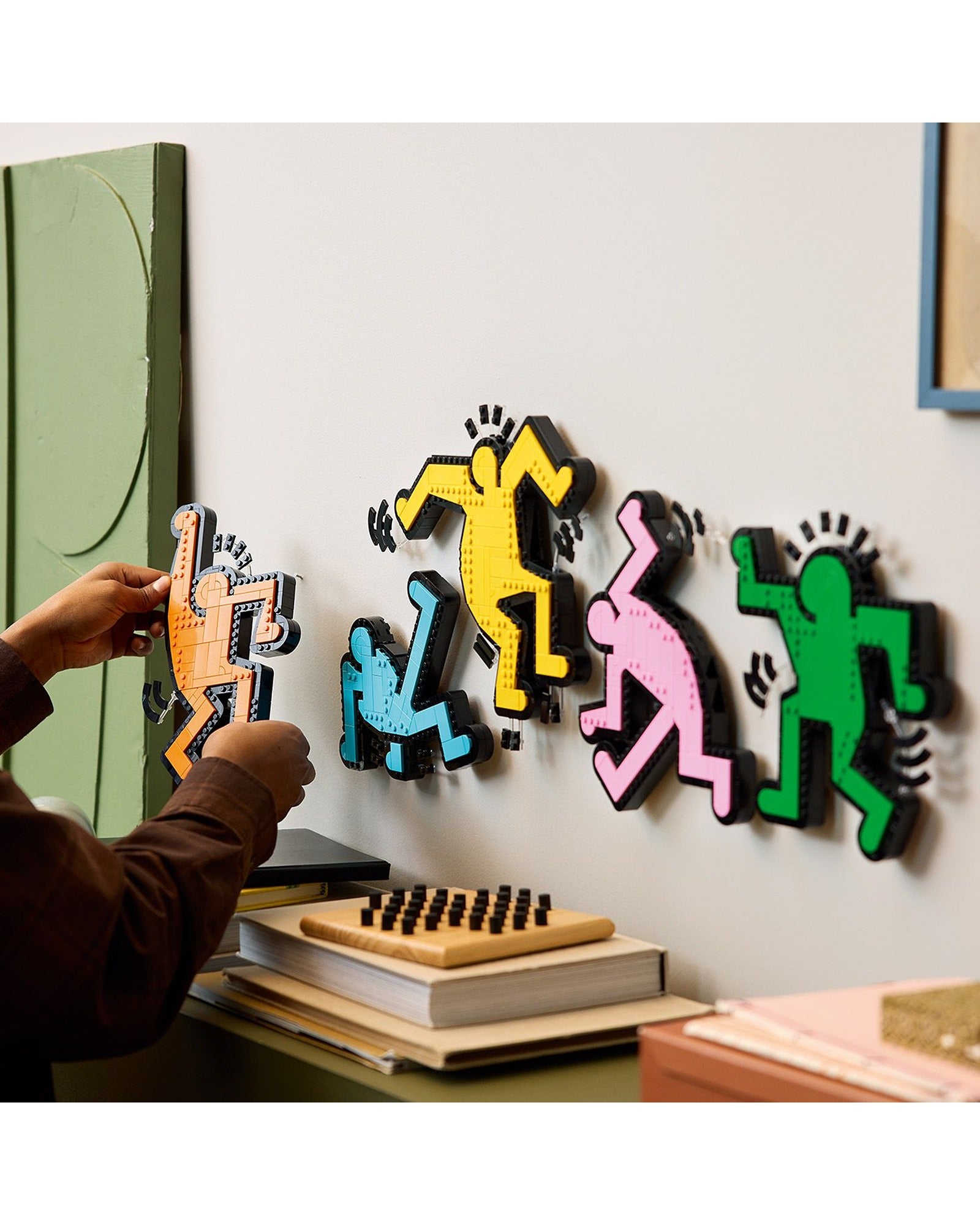 31216 Keith Haring Dancing Figures
