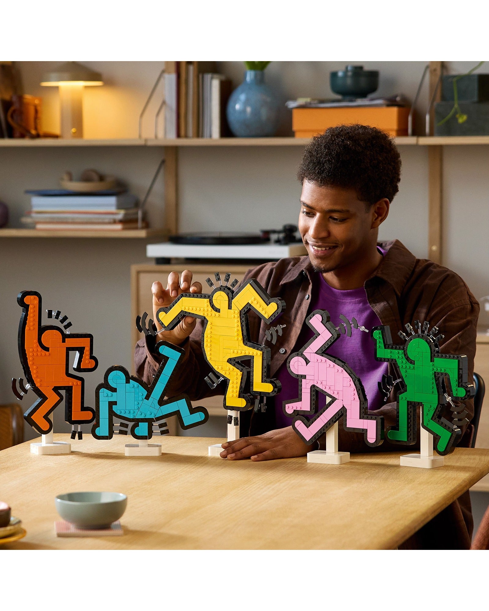 31216 Keith Haring Dancing Figures