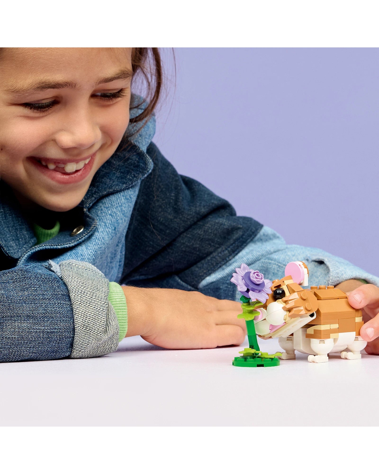 31376 Cute Hamster with a Flower
