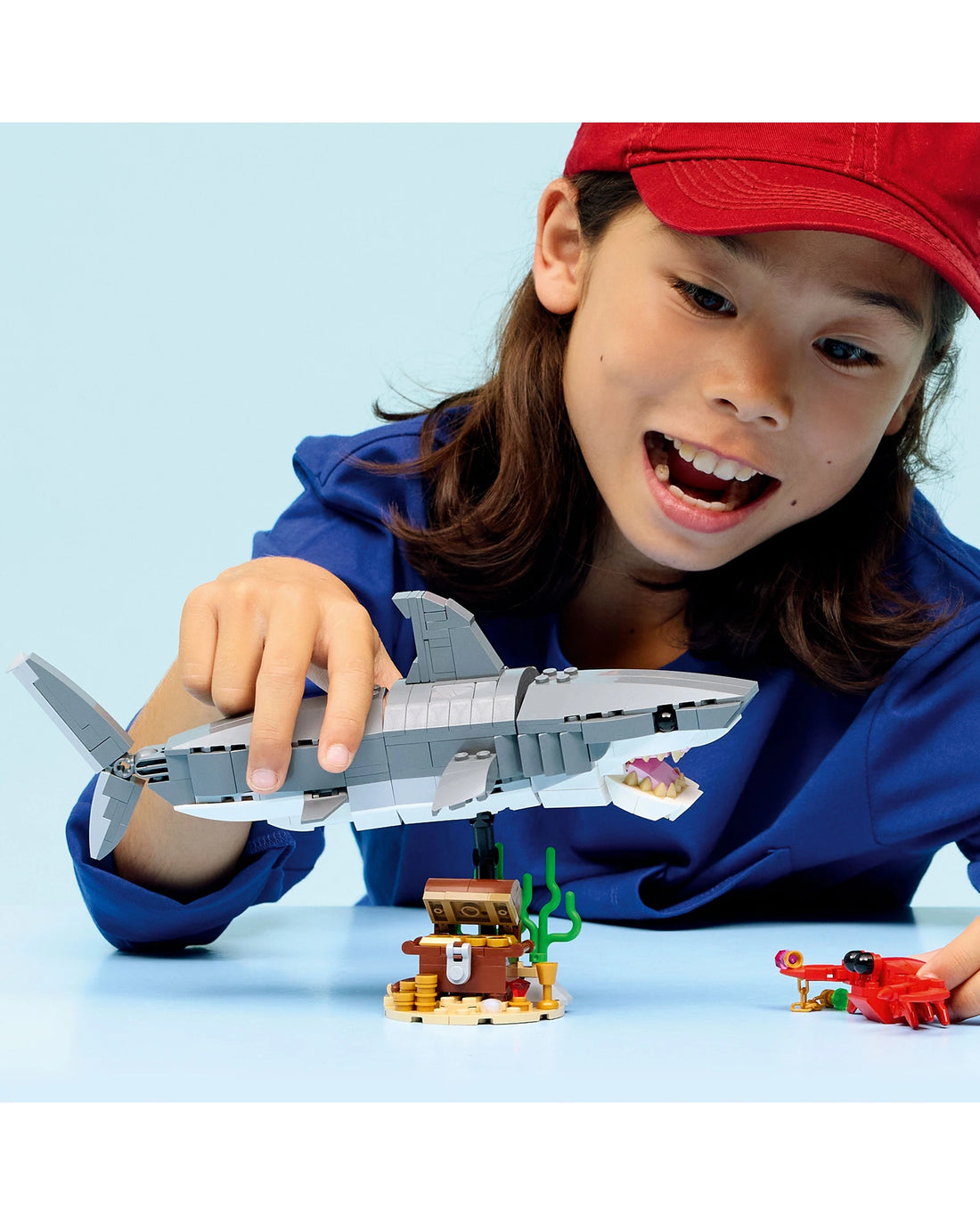 31381 Fierce Shark with a Treasure Chest