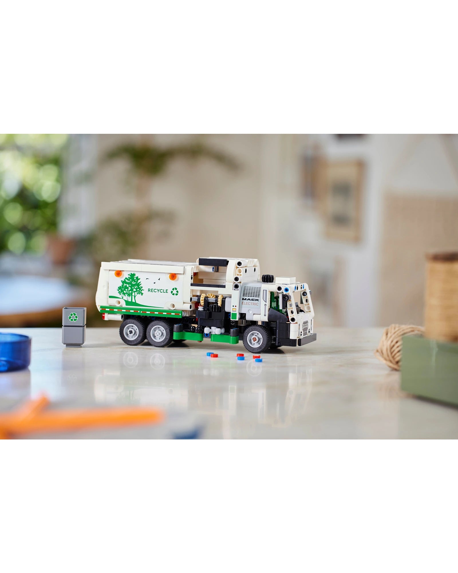 42167 Mack LR Electric Garbage Truck