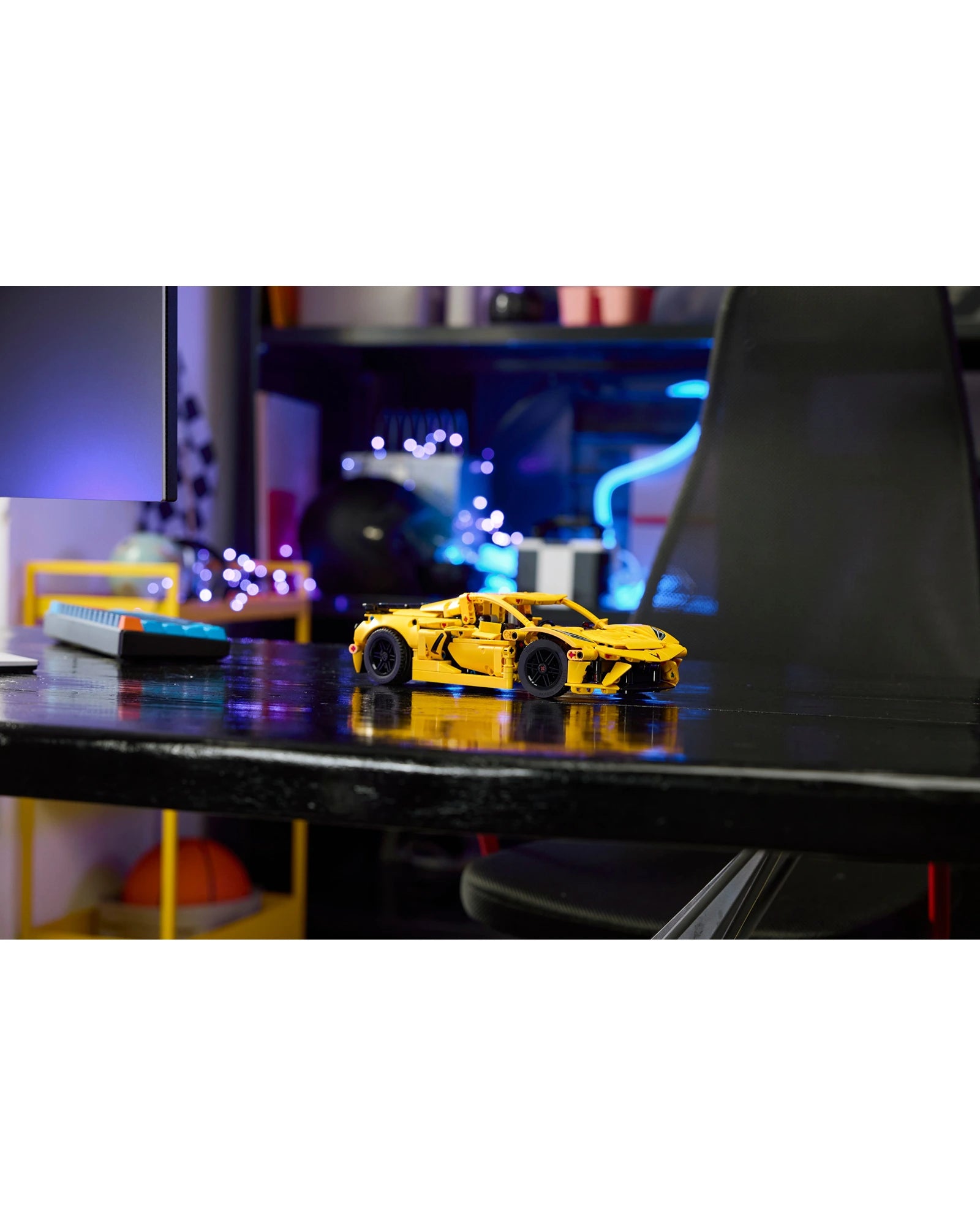 42205 Chevrolet Corvette Stingray Car