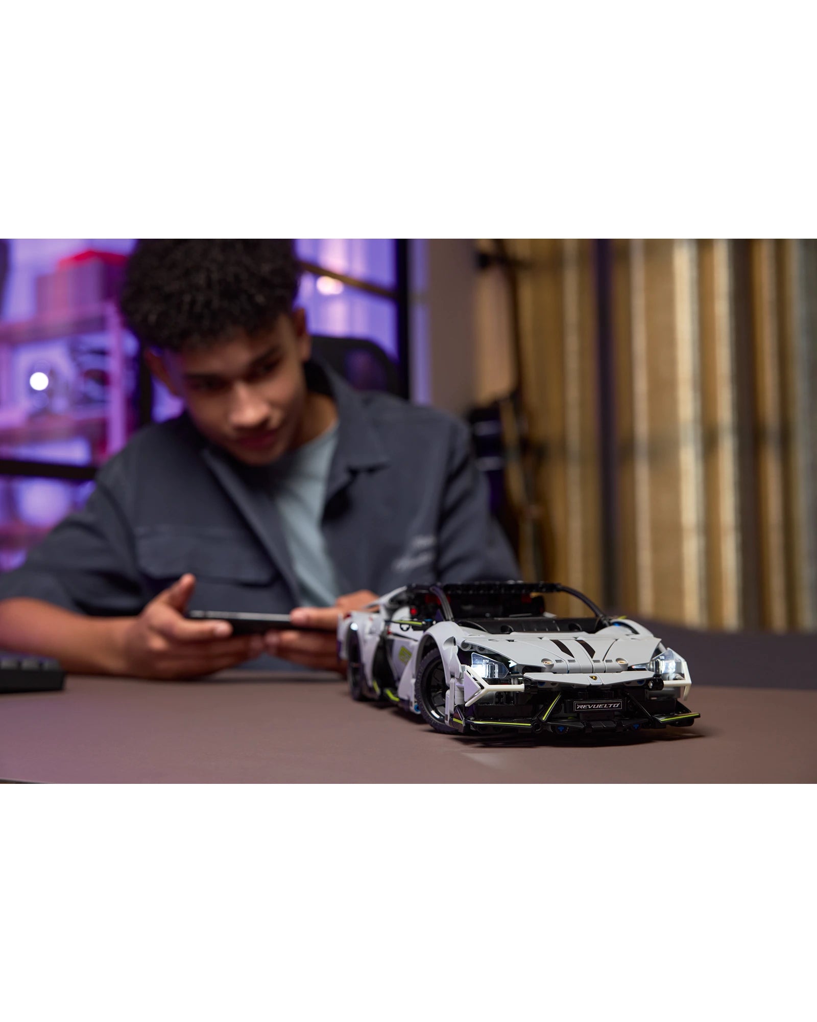 42214 Lamborghini Revuelto Super Sports Car