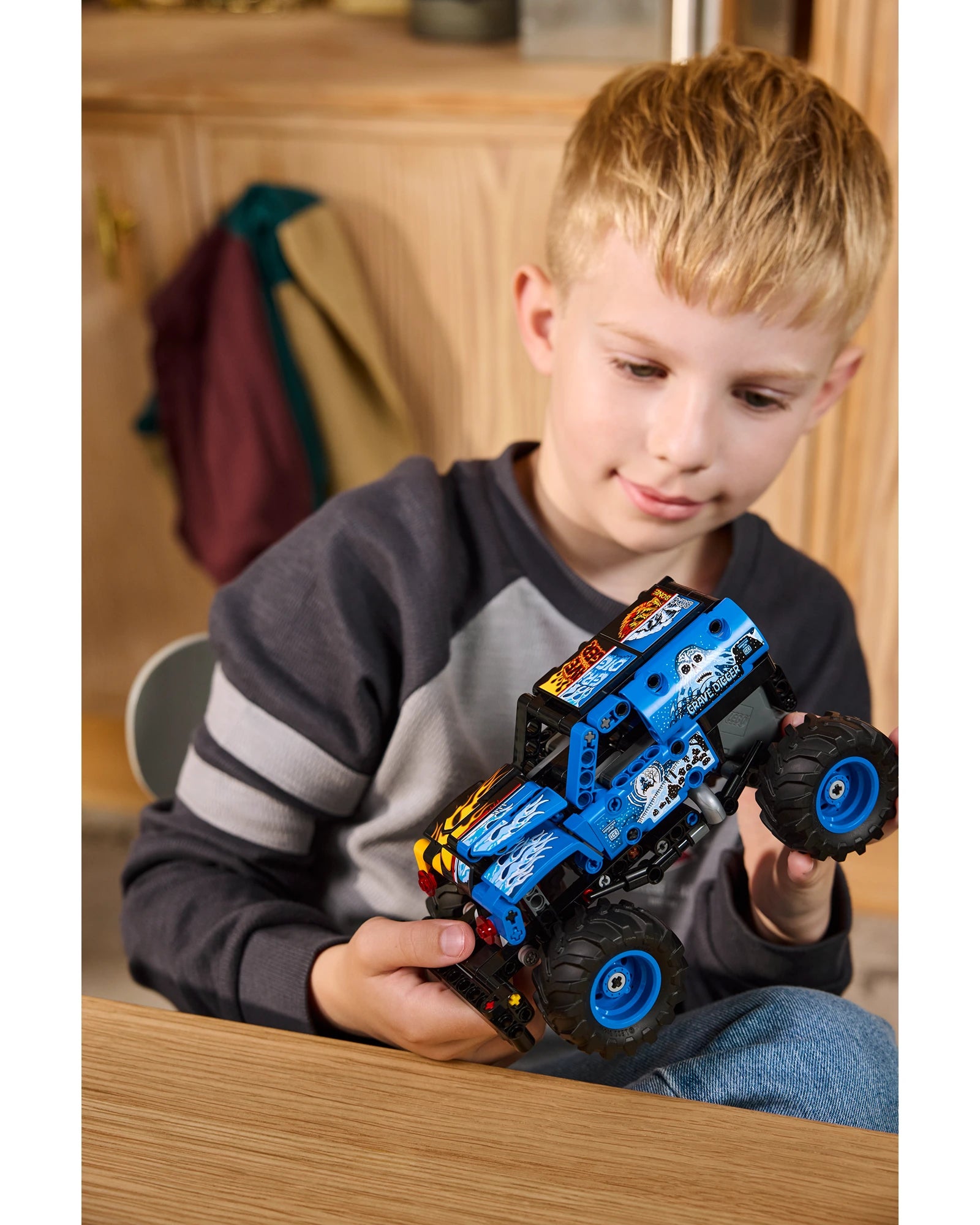 42219 Monster Jam Grave Digger Fire and Ice