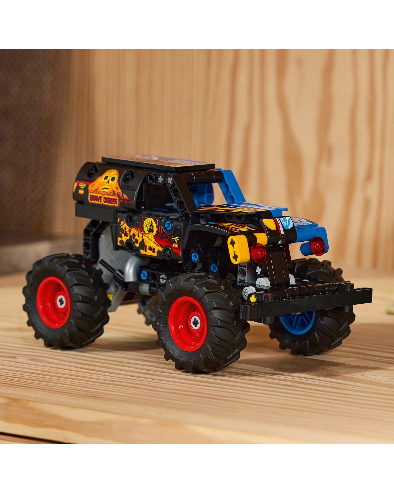 42219 Monster Jam Grave Digger Fire and Ice