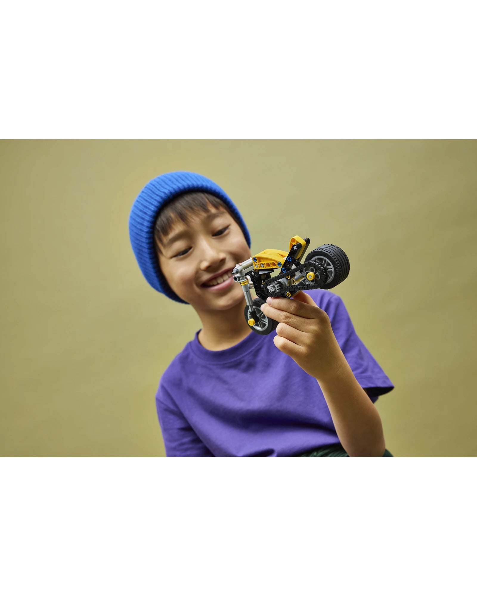 42225 Yellow Motorcycle