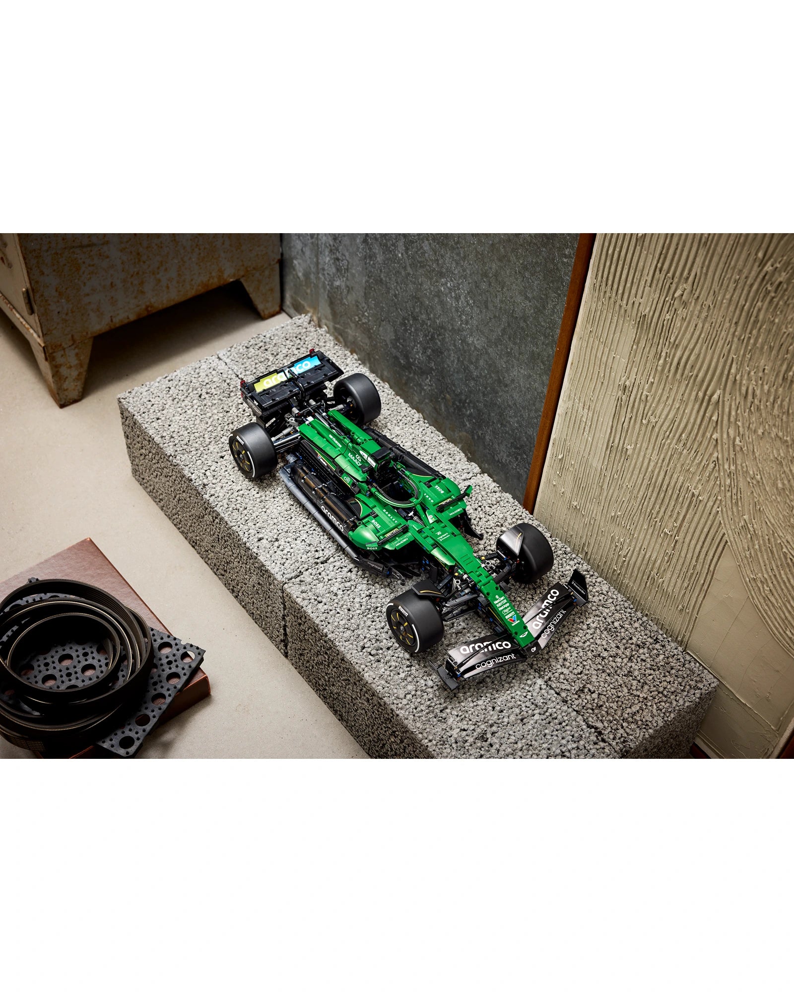 42240 Aston Martin F1 Car