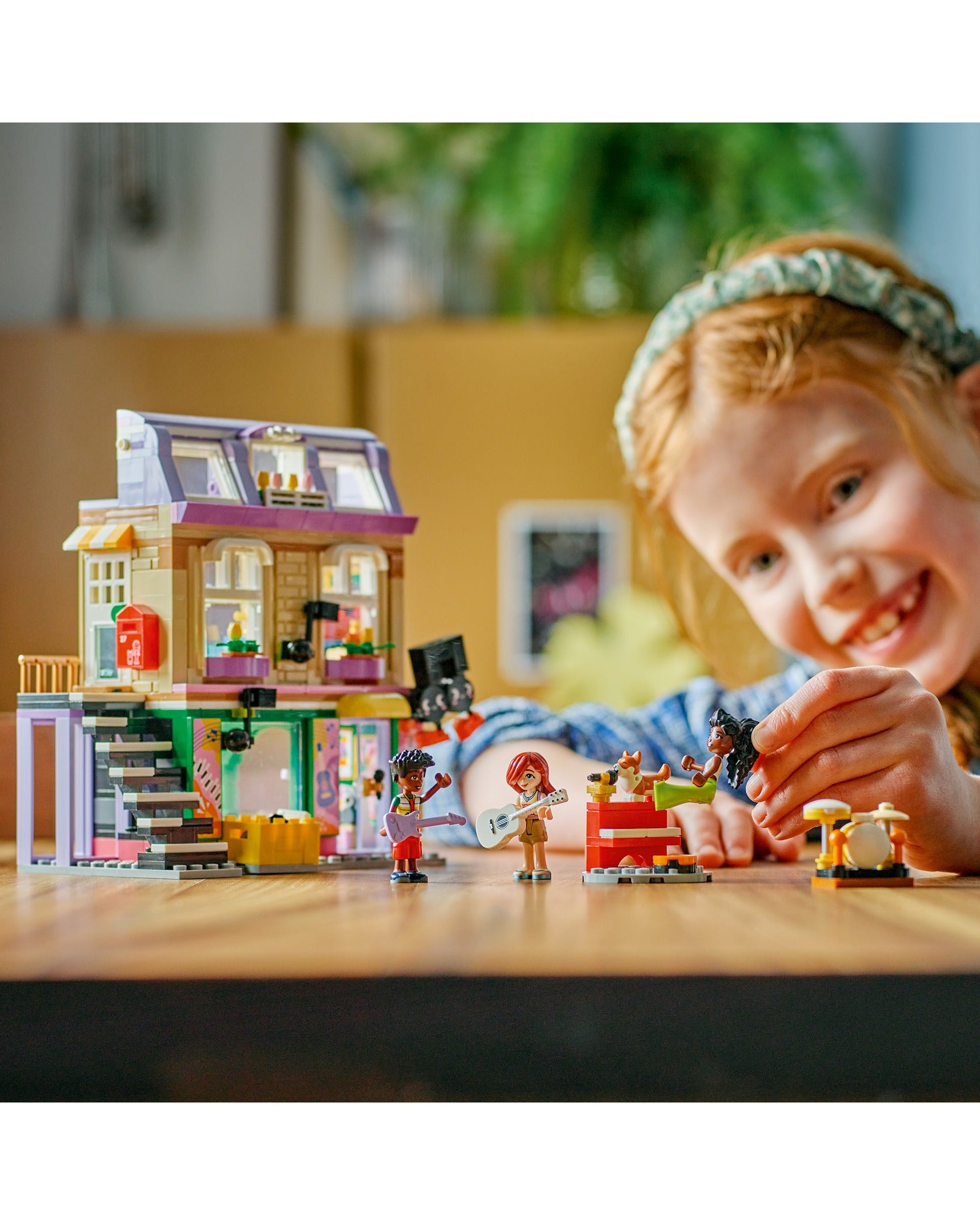 42653 Music Store & Apartment