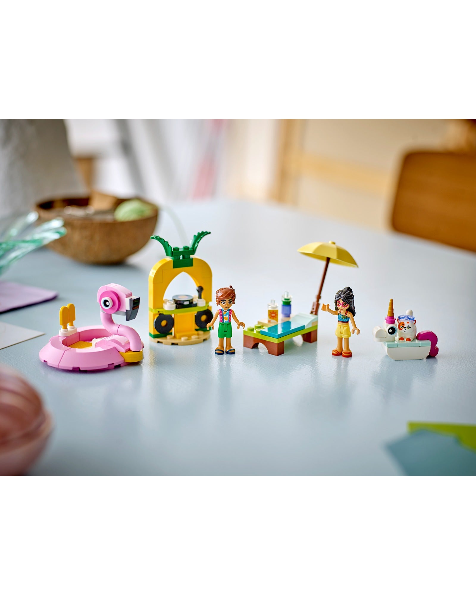 42658 Unicorn & Flamingo Pool Party