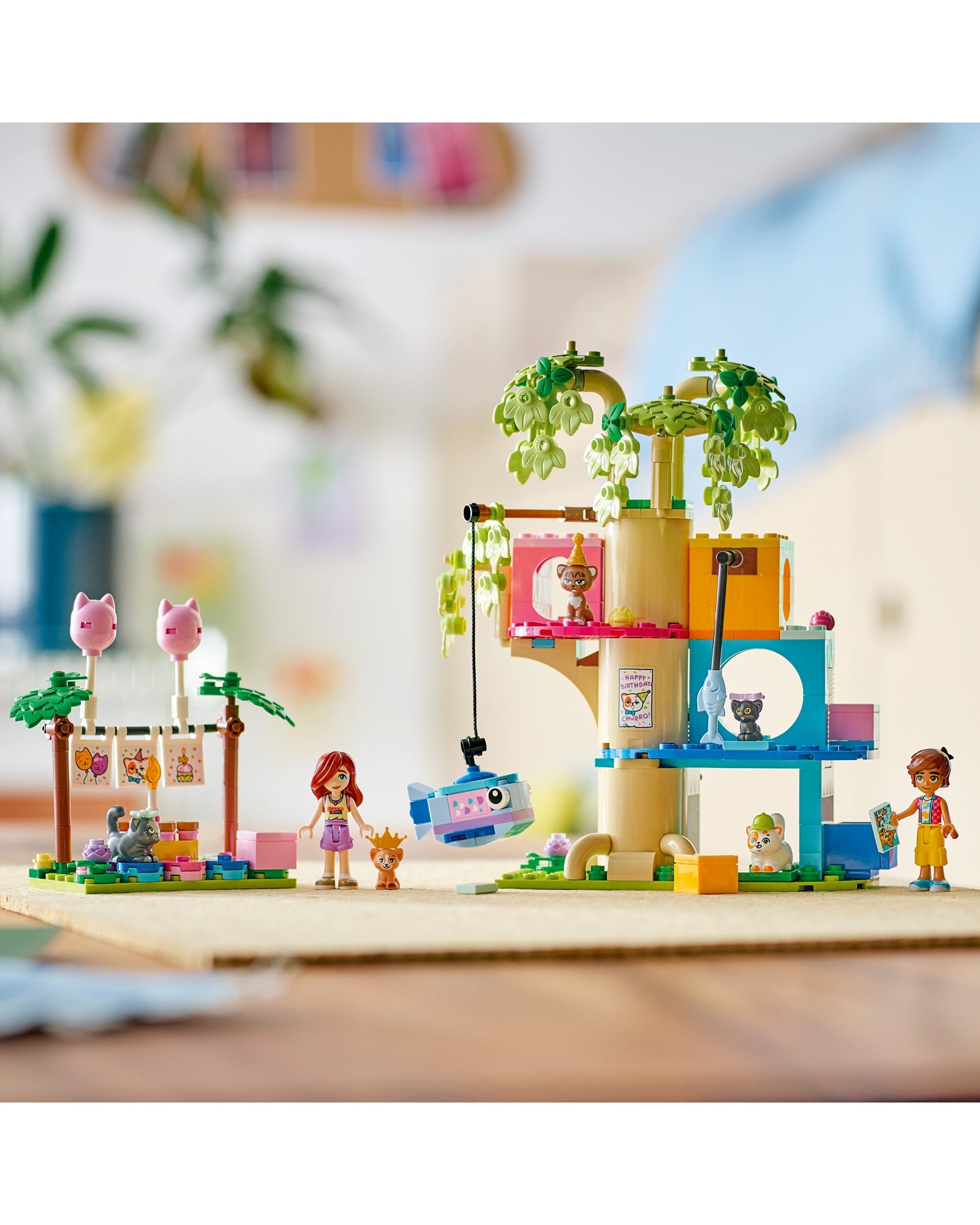 42666 Cat Birthday Party & Tree House