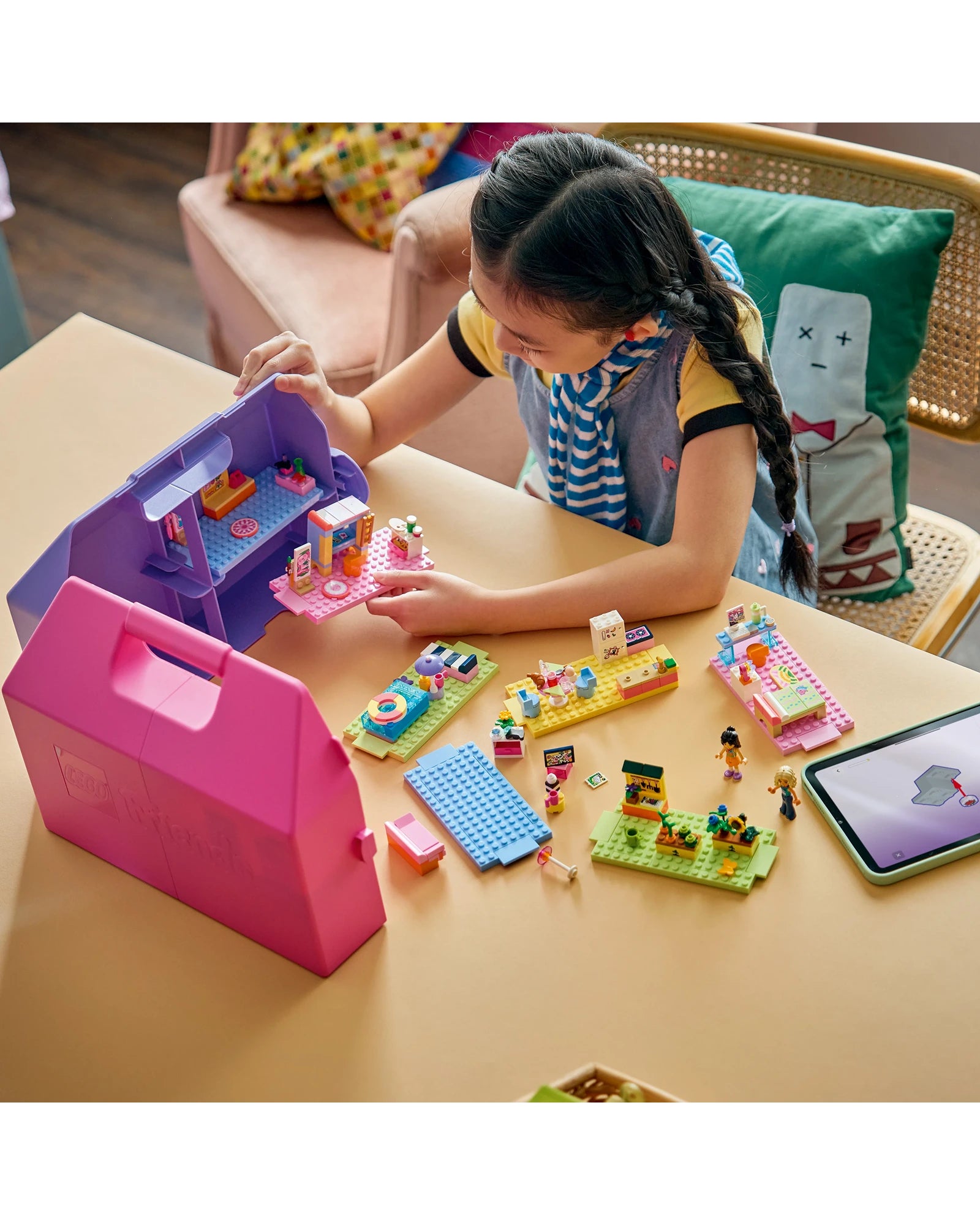 42697 Creative Dollhouse Suitcase