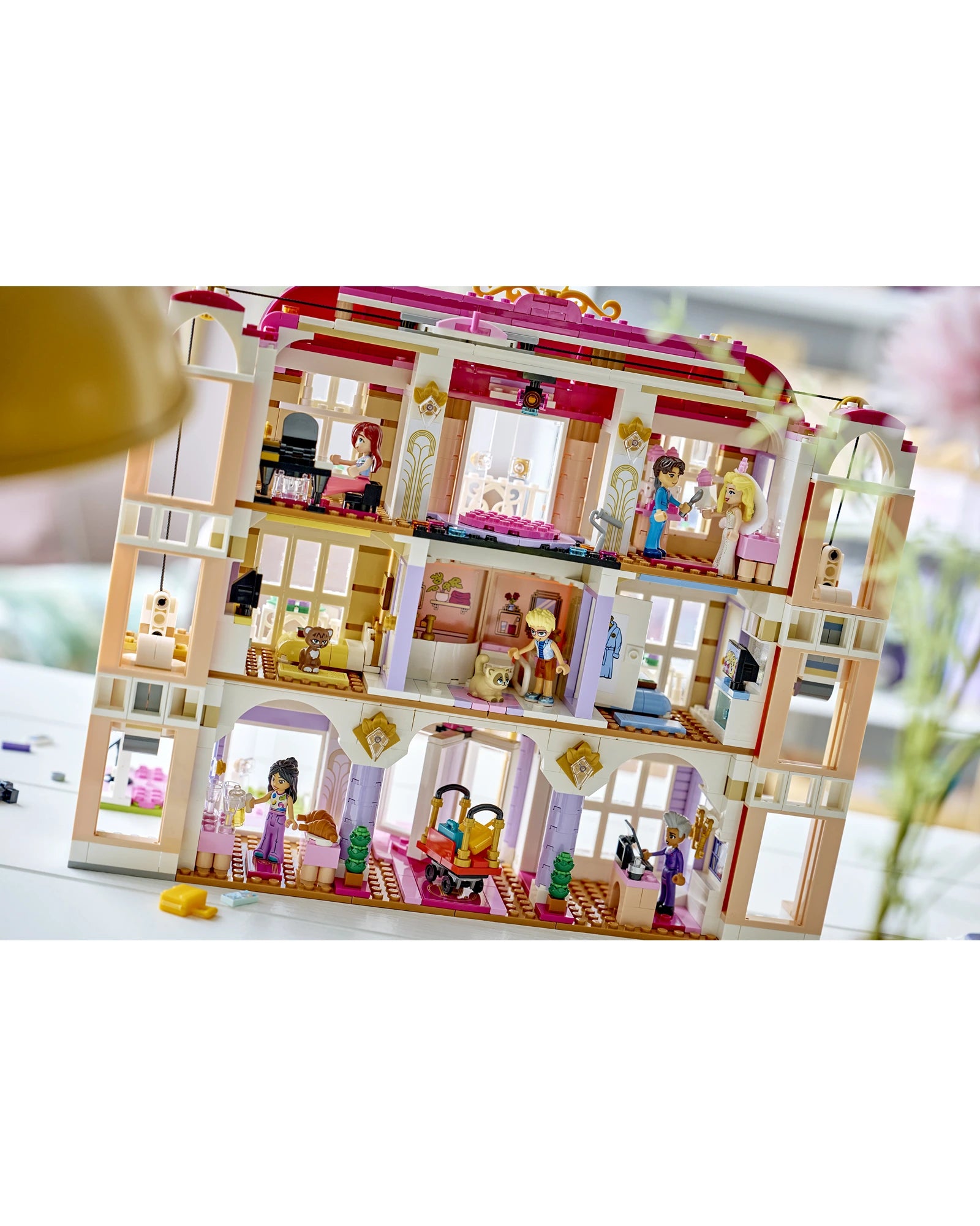 42704 Heartlake City Grand Hotel