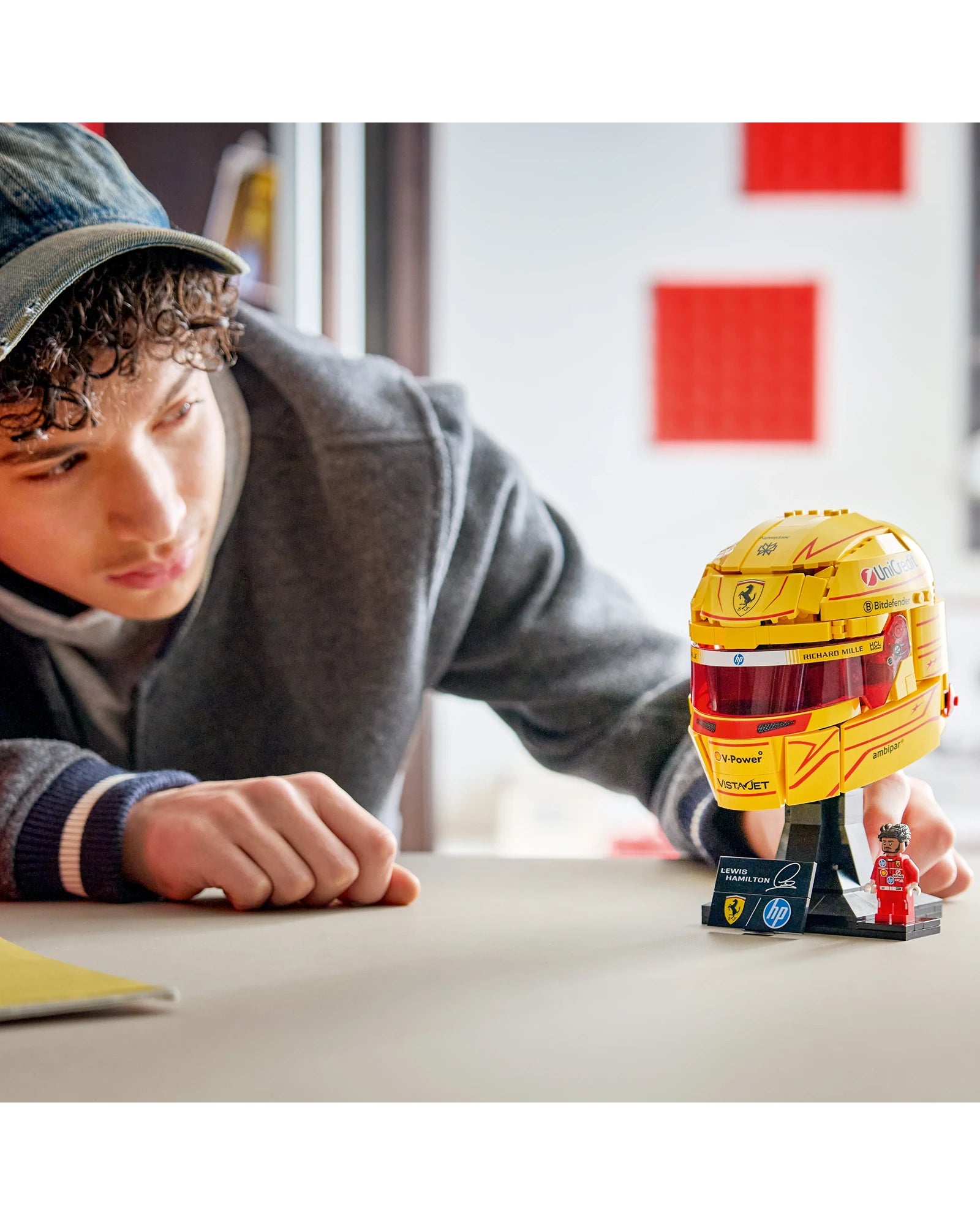 43022 Scuderia Ferrari Lewis Hamilton Helmet