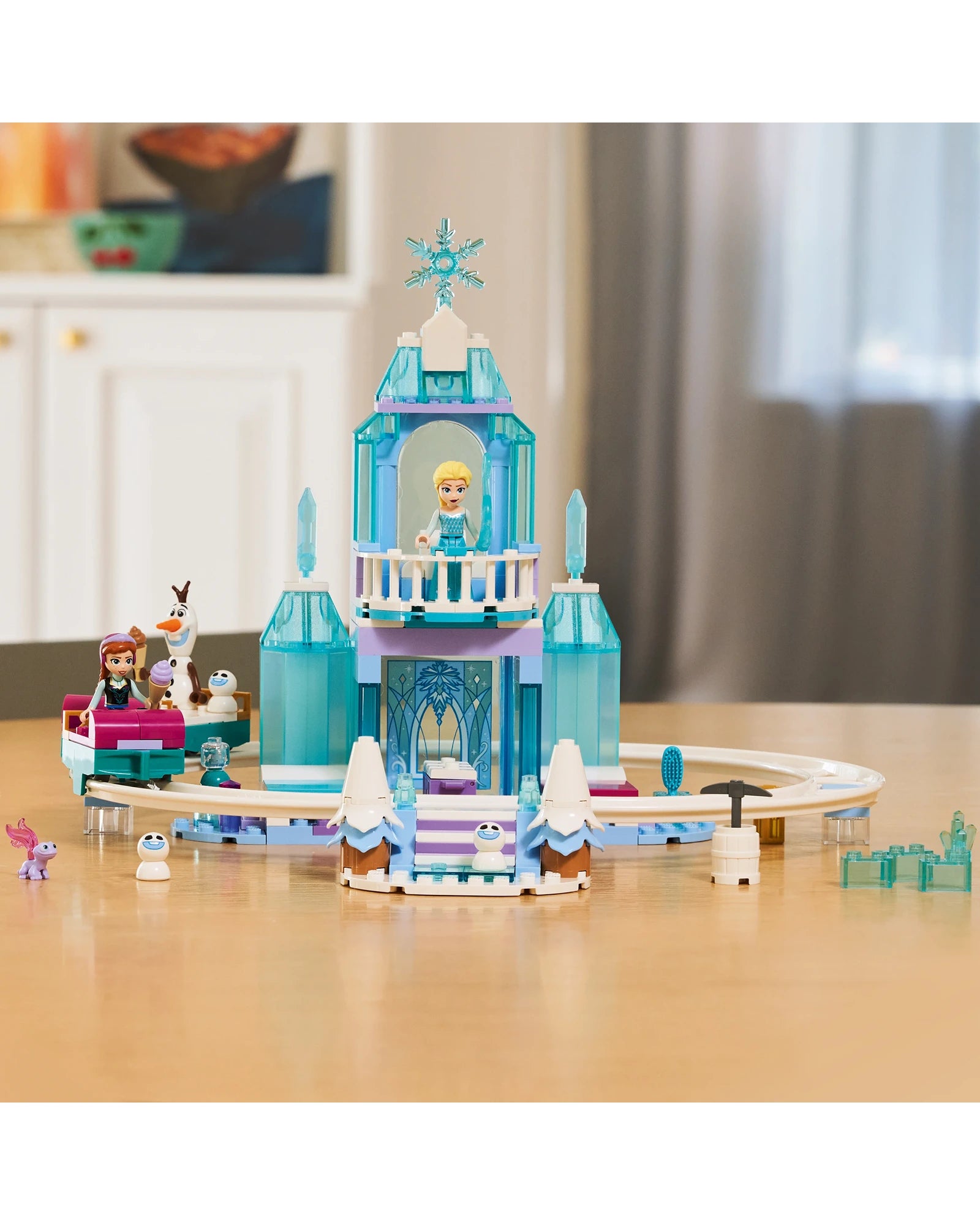 43281 Elsa's Ice Castle & Snow Ride Adventure