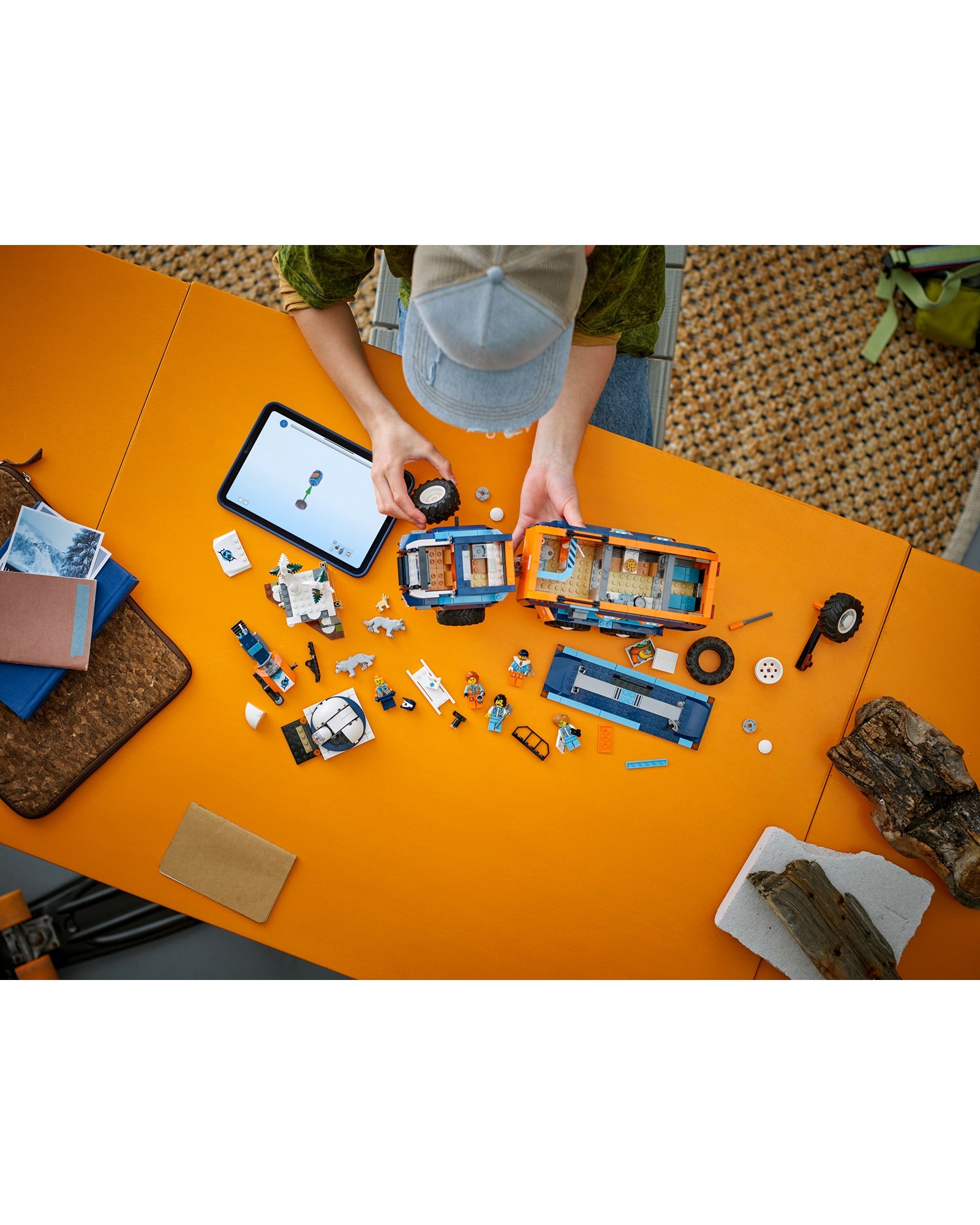 60471 Arctic Explorer Science Lab Truck