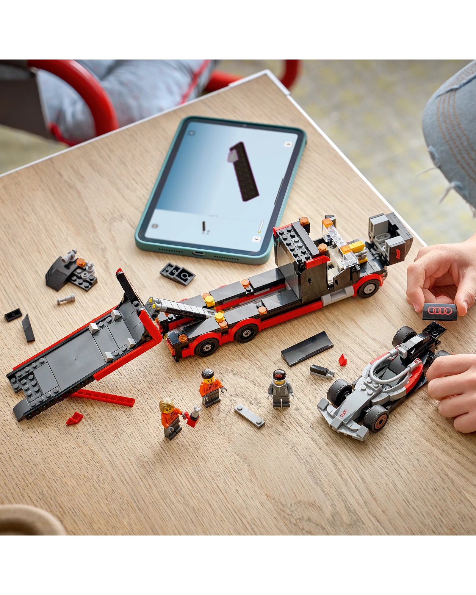 60493 F1® Display Truck with Audi F1® Race Car