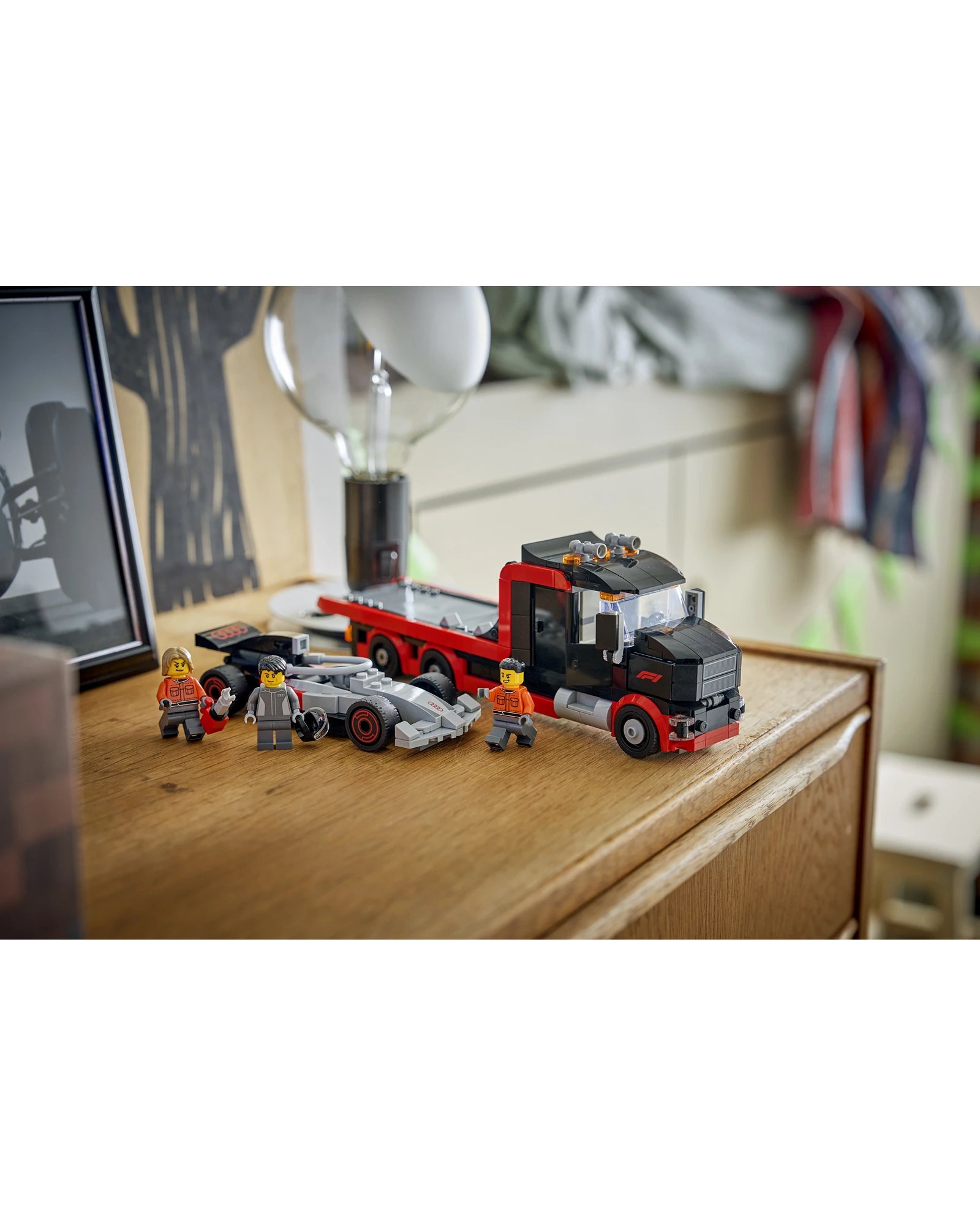 60493 F1® Display Truck with Audi F1® Race Car