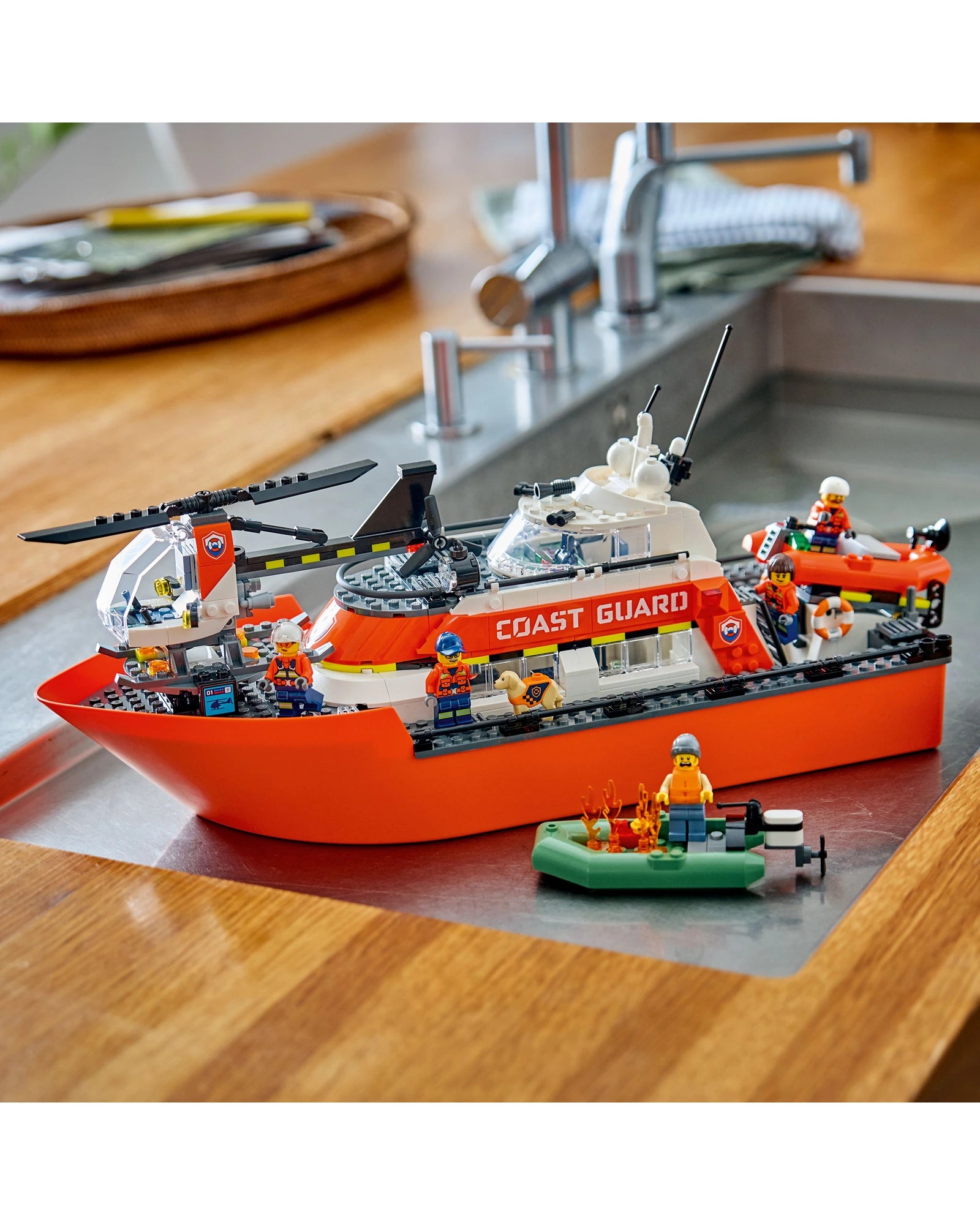 60504 Coast Guard Rescue Boat & Helicopter