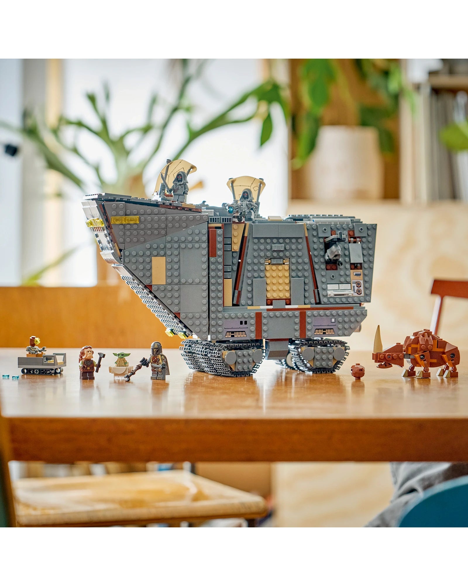 75453 Offworld Sandcrawler and Mudhorn