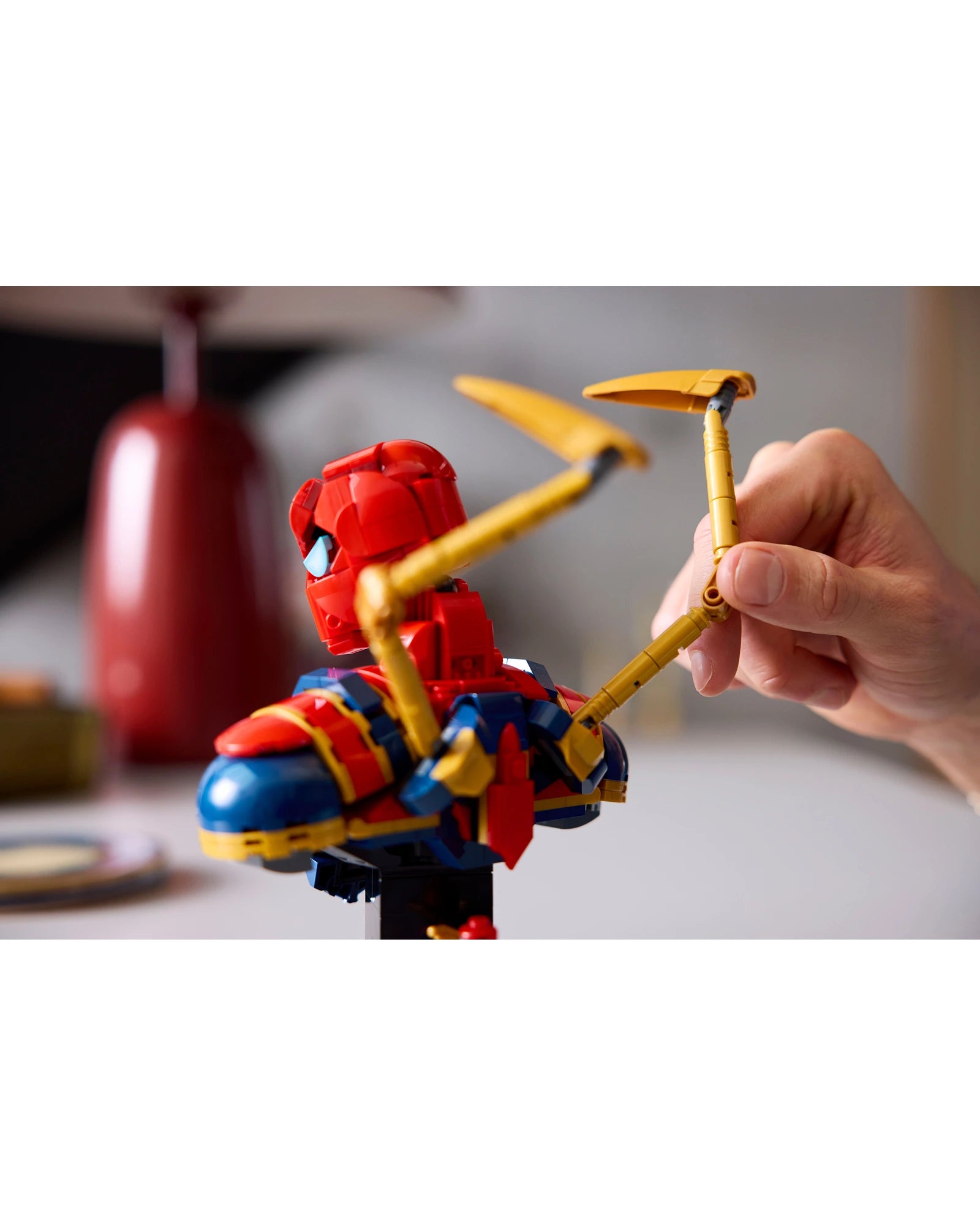76326 Iron Spider-Man Bust