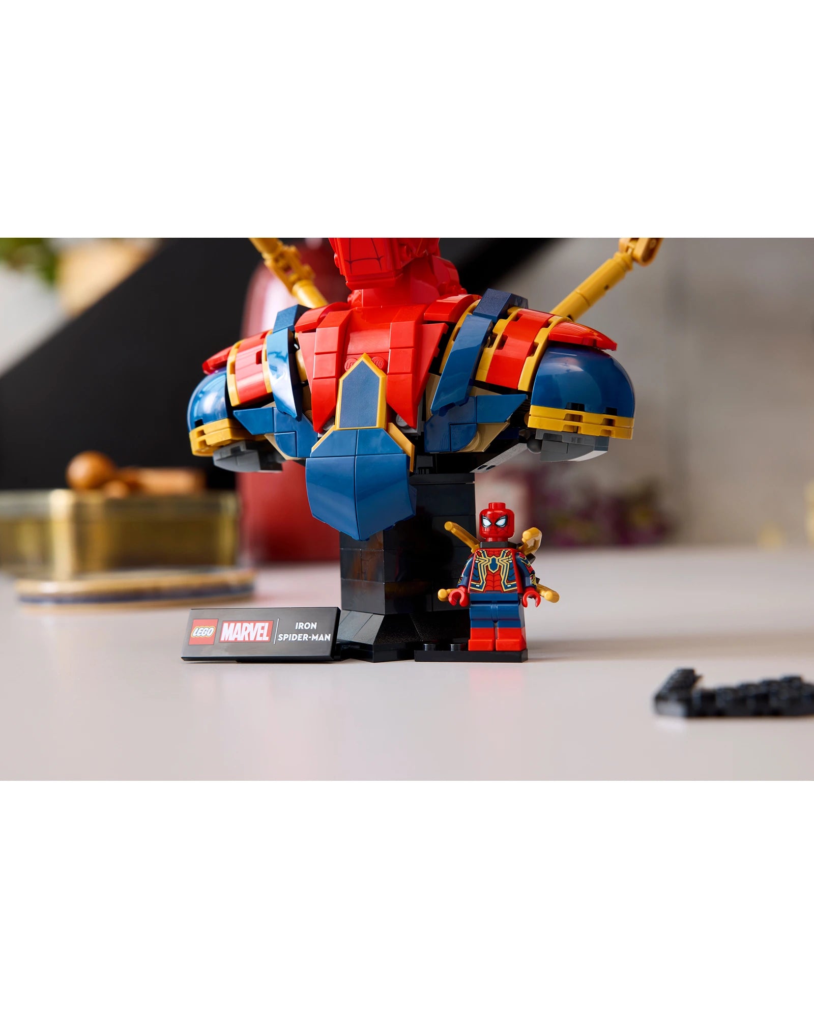 76326 Iron Spider-Man Bust