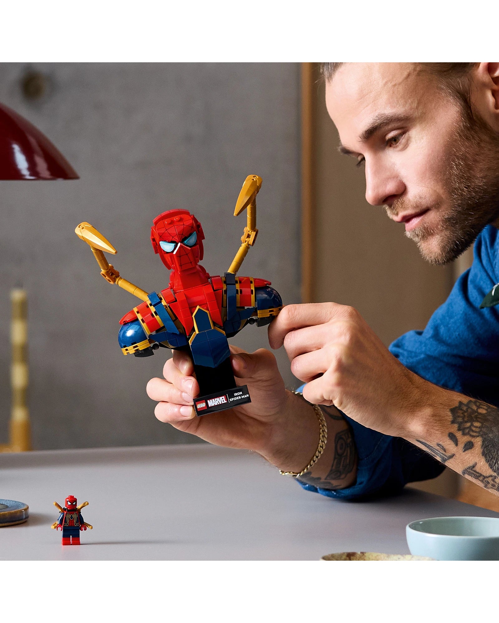 76326 Iron Spider-Man Bust
