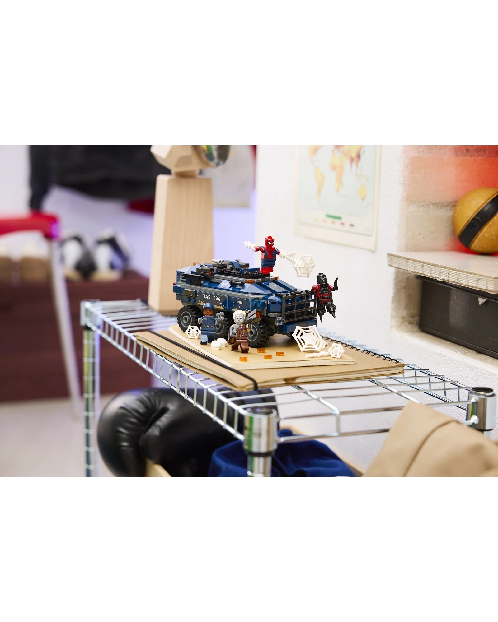 76349 Spider-Man Prison Transport Chase
