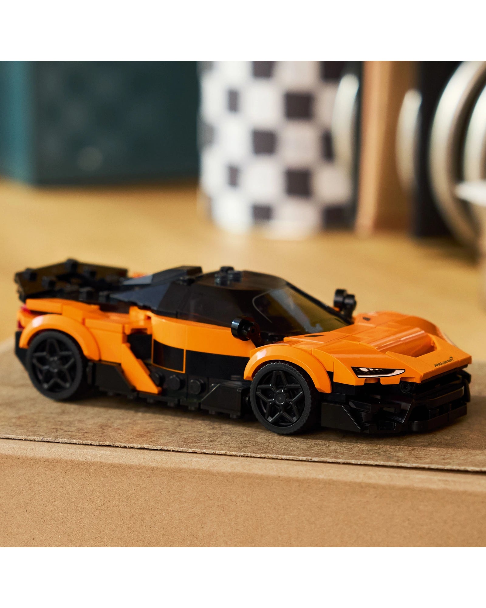 77257 McLaren W1