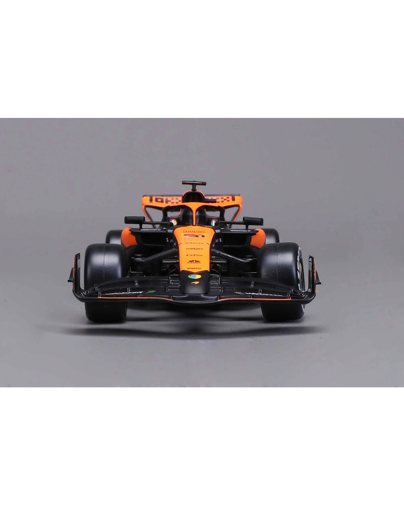 Maisto 1/24 Premium F1 McLaren Oscar Piastri