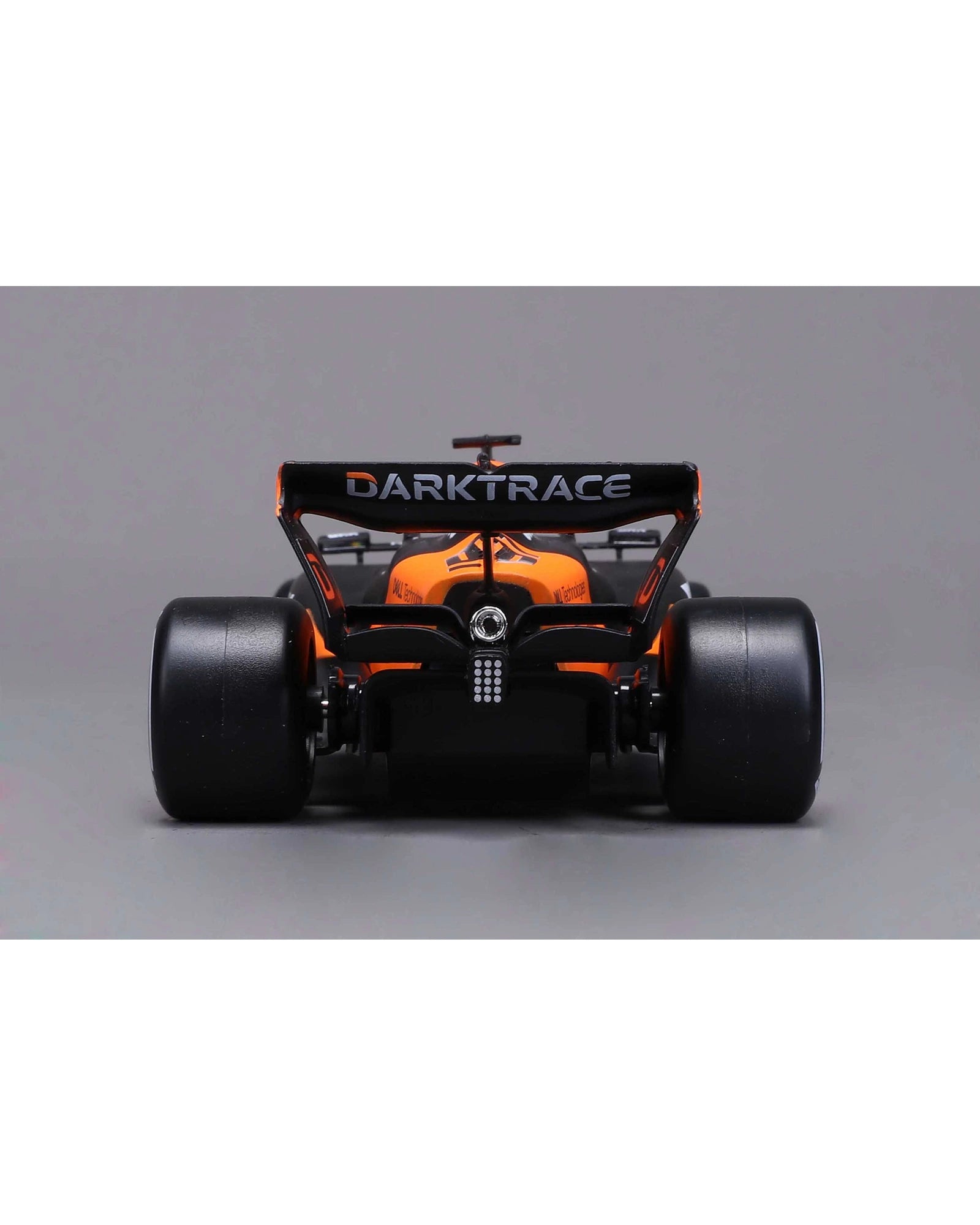 Maisto 1/24 Premium F1 McLaren Oscar Piastri