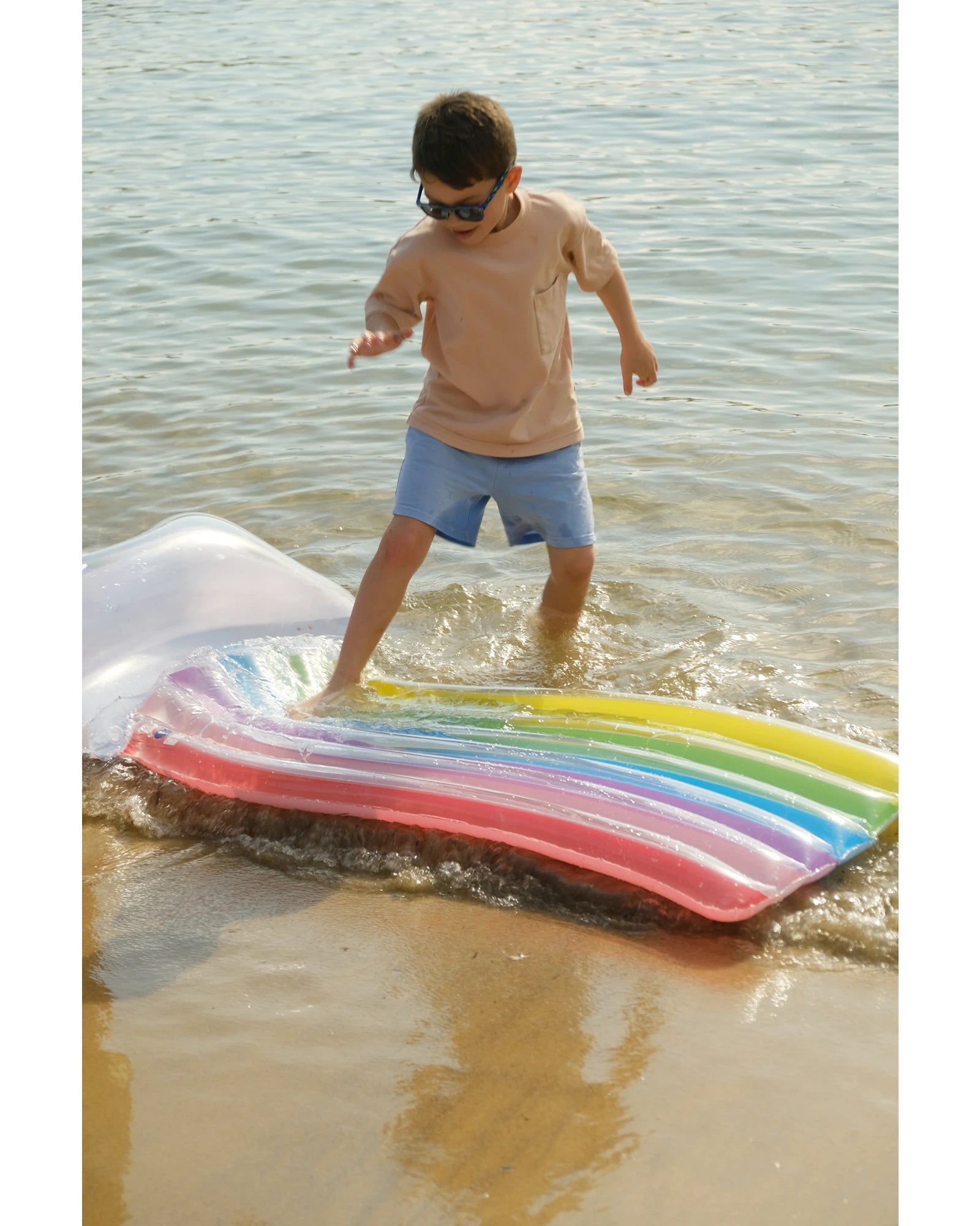 Freeplay Splash Rainbow Lie-On Float