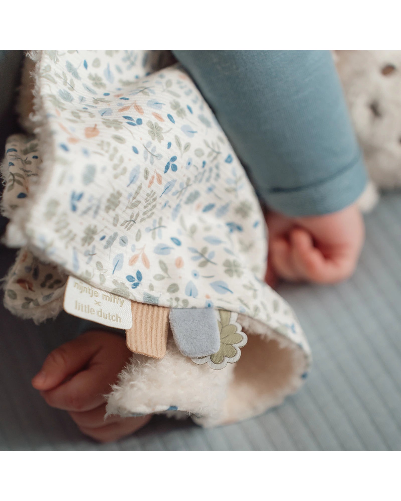 Cuddle Cloth: Miffy Lucky Leaves