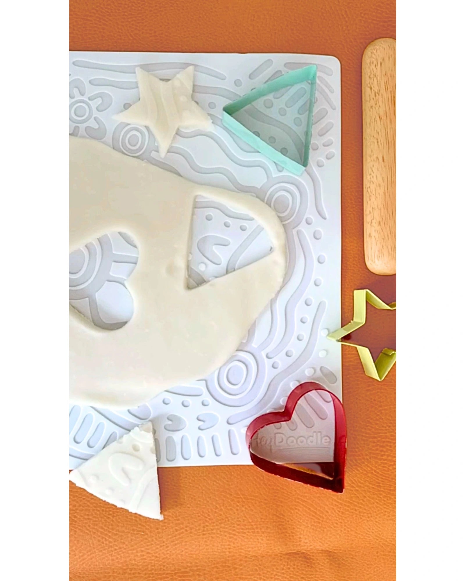 HeyDoodle Whispering Waters Sensory Colouring & Doodle Mat
