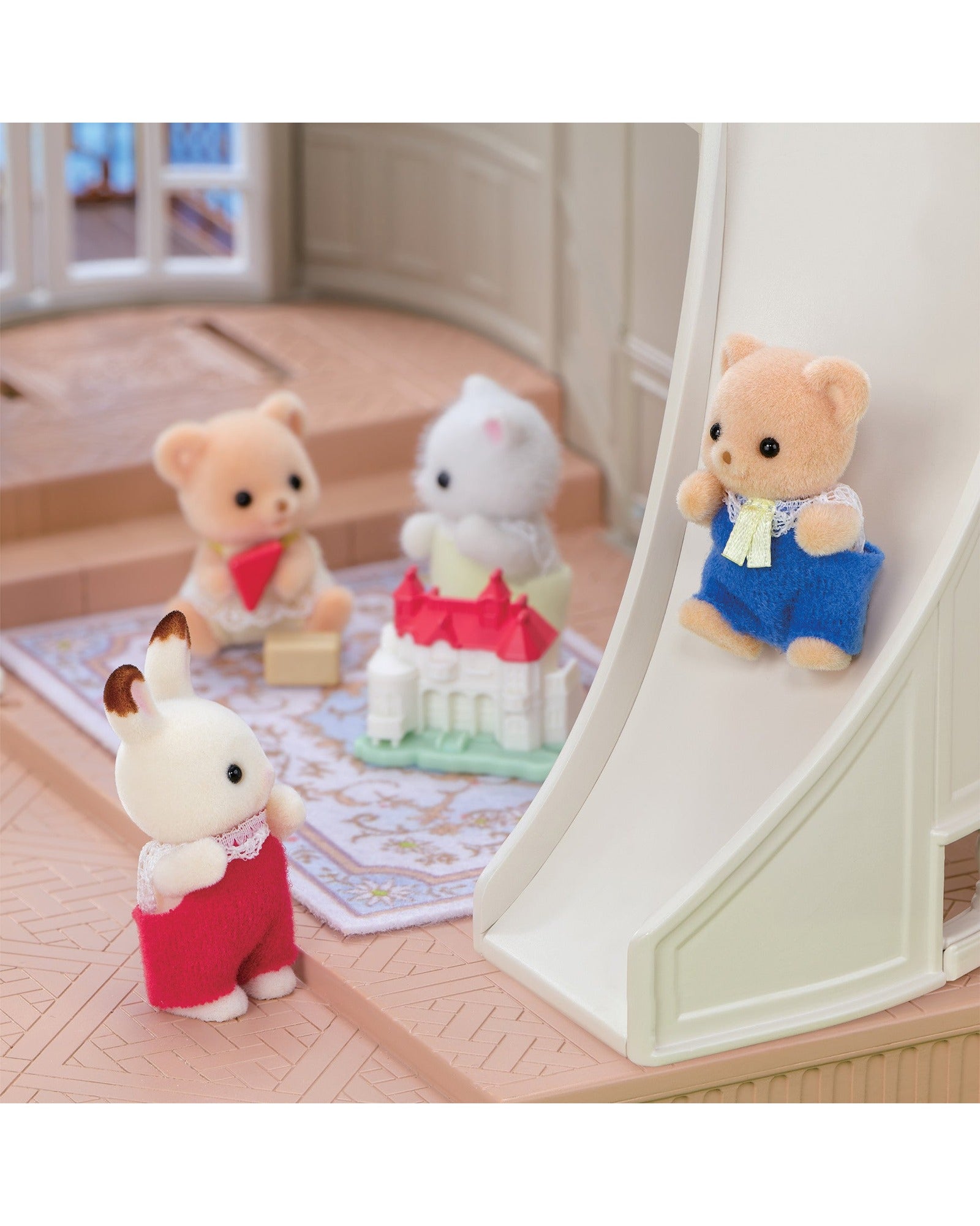 Sylvanian Families - Red Roof Riverside Manor