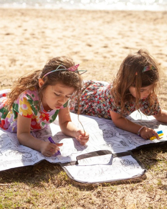 ICANDO Picnic Blanket Colouring Fun