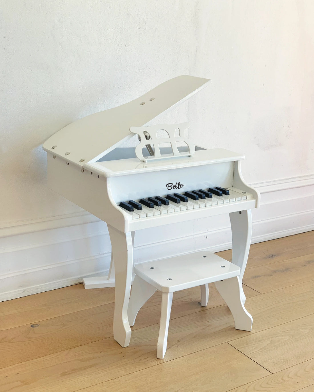 Bello Grand Piano White