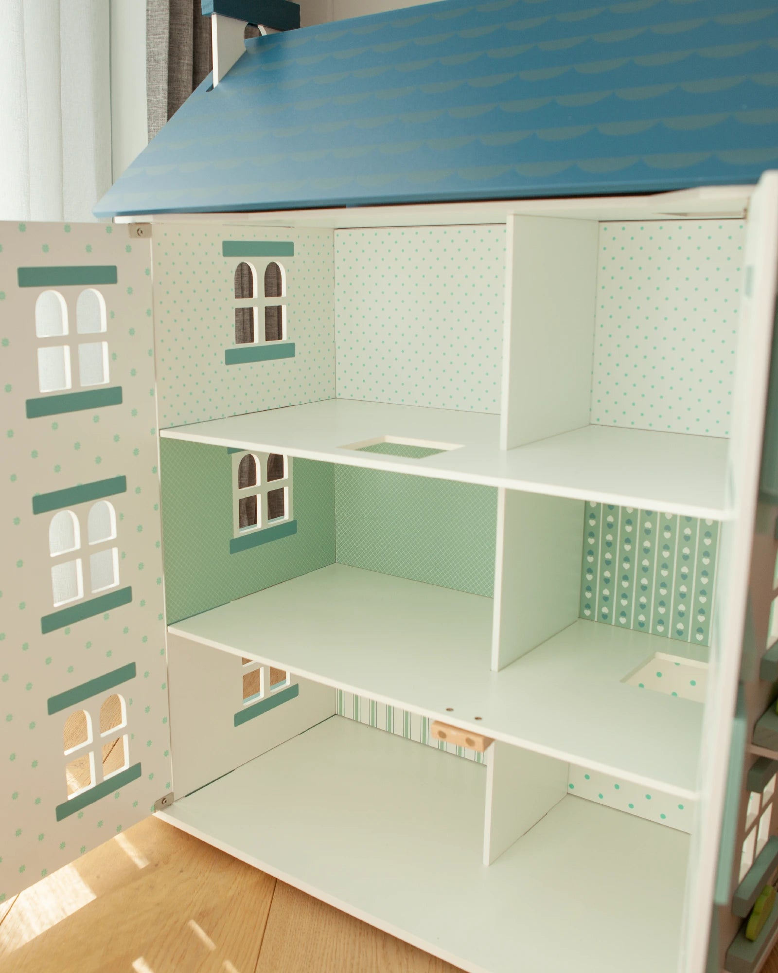 Kidstuff shop dolls house